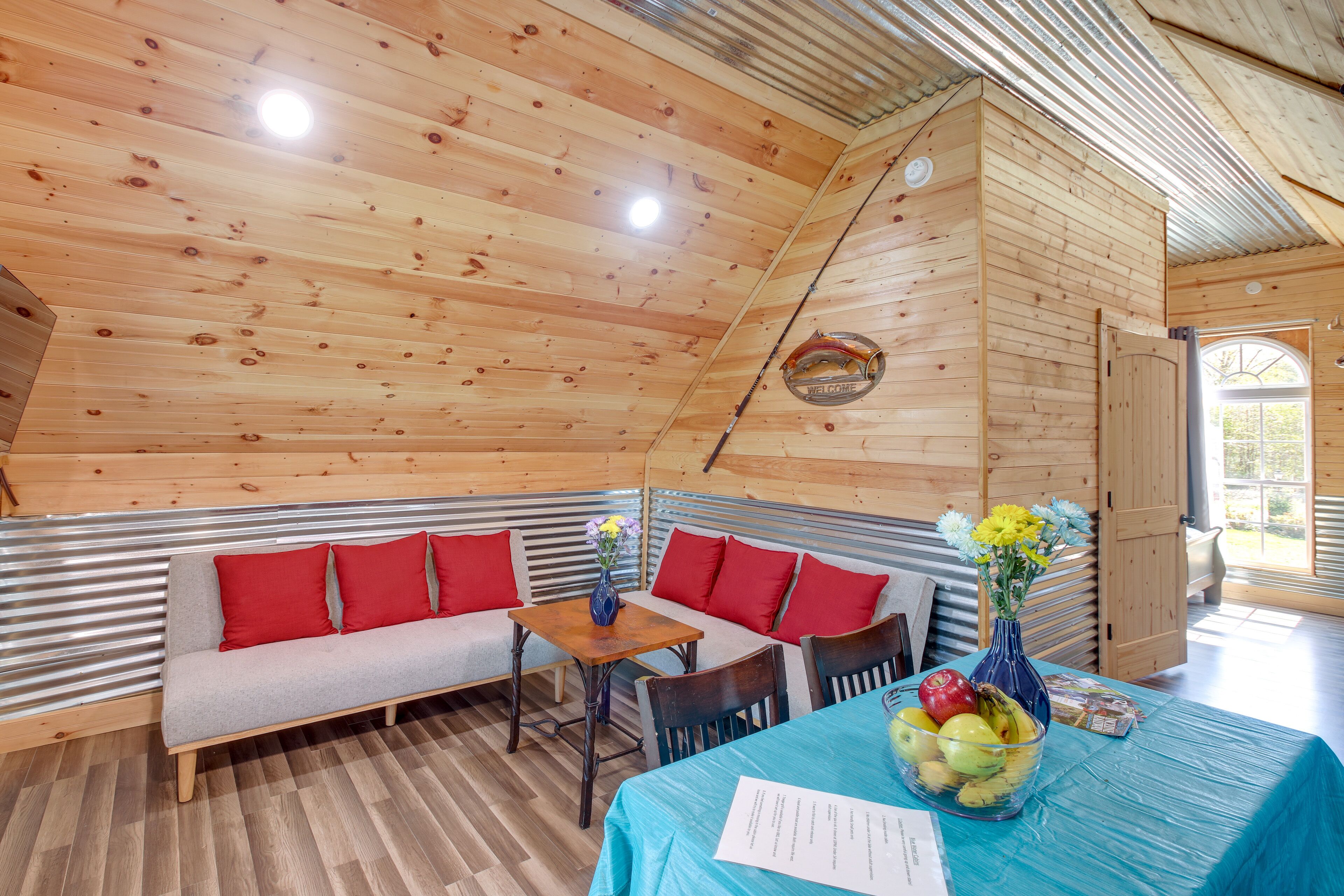 Cozy Alabama Retreat w/ Hot Tub, Near Ruby Falls!