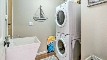 Cottage (2 Bedrooms) | Interior