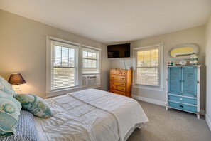 Småhus (1 Bedroom) | 2 soverom, skrivebord for bærbar PC, strykejern/-brett og sengetøy