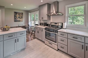 Cottage (2 Bedrooms) | Private kitchen