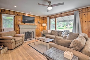 Fireplace - Cozy Arden Cottage, 2 Mi to Lake Julian Park! (Arden)