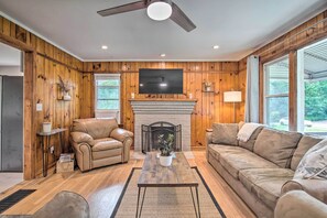 Cottage (2 Bedrooms) | Living area | Fireplace - Cozy Arden Cottage, 2 Mi to Lake Julian Park! (Arden)