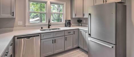 ChaumiÚre (2 Bedrooms) | Cuisine privée | Four à micro-ondes, un four, surface de cuisson, lave-vaisselle