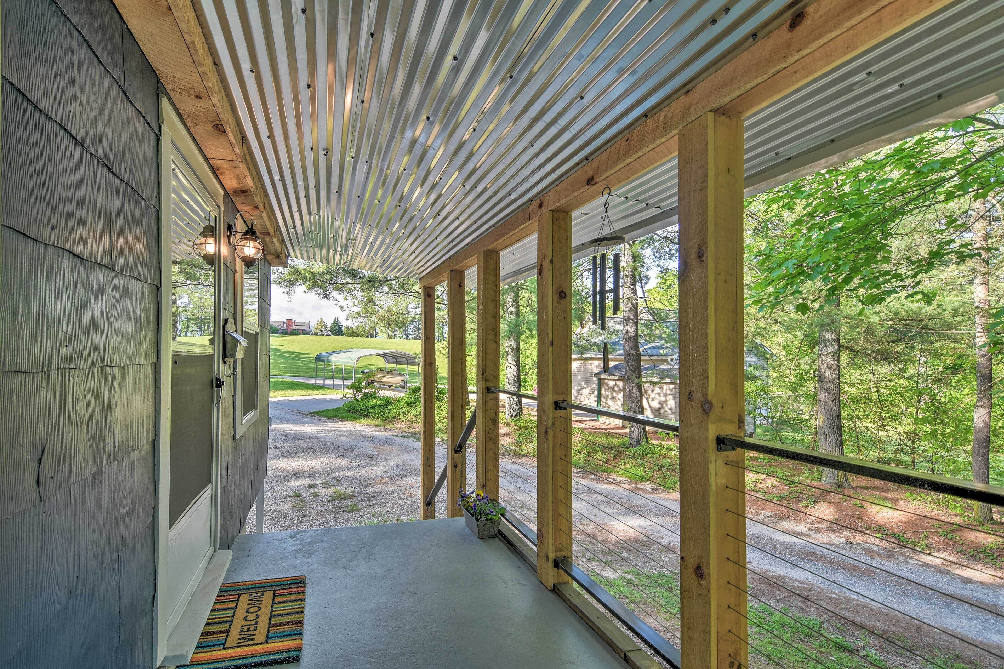 Cozy Candler Cottage - 11 Mi to DT Asheville!