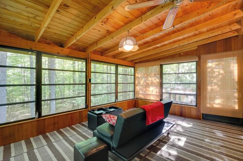 Cozy Adirondacks Cabin: Walk to Lake Eaton!