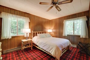Interior - Cozy Adirondacks Cabin: Walk to Lake Eaton! (Jay)