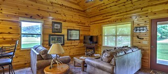 Dream Valley Mountain View Cabin w/ Covered Porch!