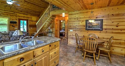 Dream Valley Mountain View Cabin w/ Covered Porch!