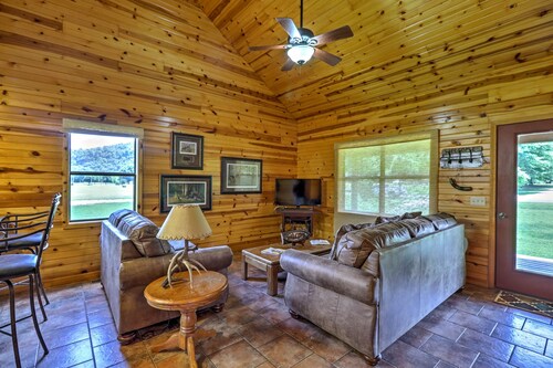 Dream Valley Mountain View Cabin w/ Covered Porch!