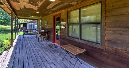 Dream Valley Mountain View Cabin w/ Covered Porch!