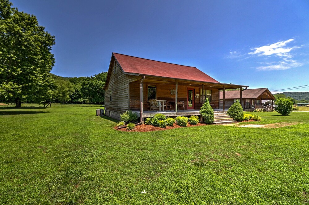 Dream Valley Mountain View Cabin w/ Covered Porch!