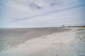 Apartment (3 Bedrooms) | Interior - Brigantine Condo - Steps to the Ocean! (Brigantine)