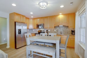 Apartment (3 Bedrooms) | Interior - Brigantine Condo - Steps to the Ocean! (Brigantine)