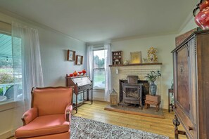 Interior - Cozy Hendersonville Home Near Trails + Parks! (Hendersonville)