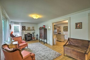 TV - Cozy Hendersonville Home Near Trails + Parks! (Hendersonville)