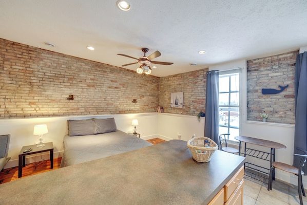 Apartment (0 Bedroom) | Interior