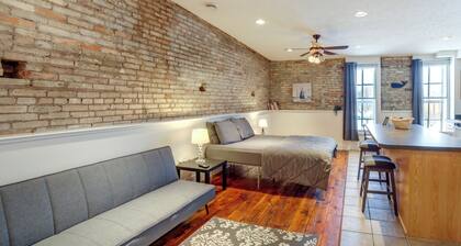 Cozy Lowell Studio ~ 19 Mi to Grand Rapids!