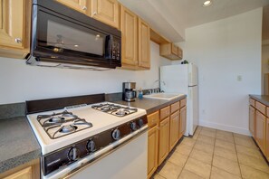 Apartment (0 Bedroom) | Interior - Cozy Lowell Studio ~ 19 Mi to Grand Rapids! (Lowell)