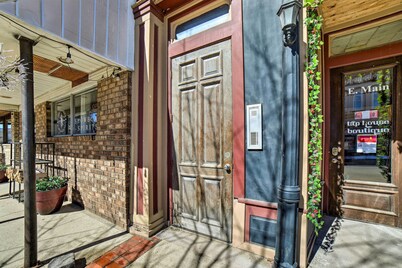 Cozy Lowell Studio ~ 19 Mi to Grand Rapids!