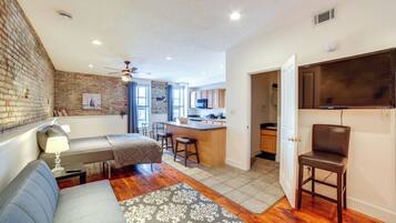 Bureau, espace de travail pour ordinateur portable