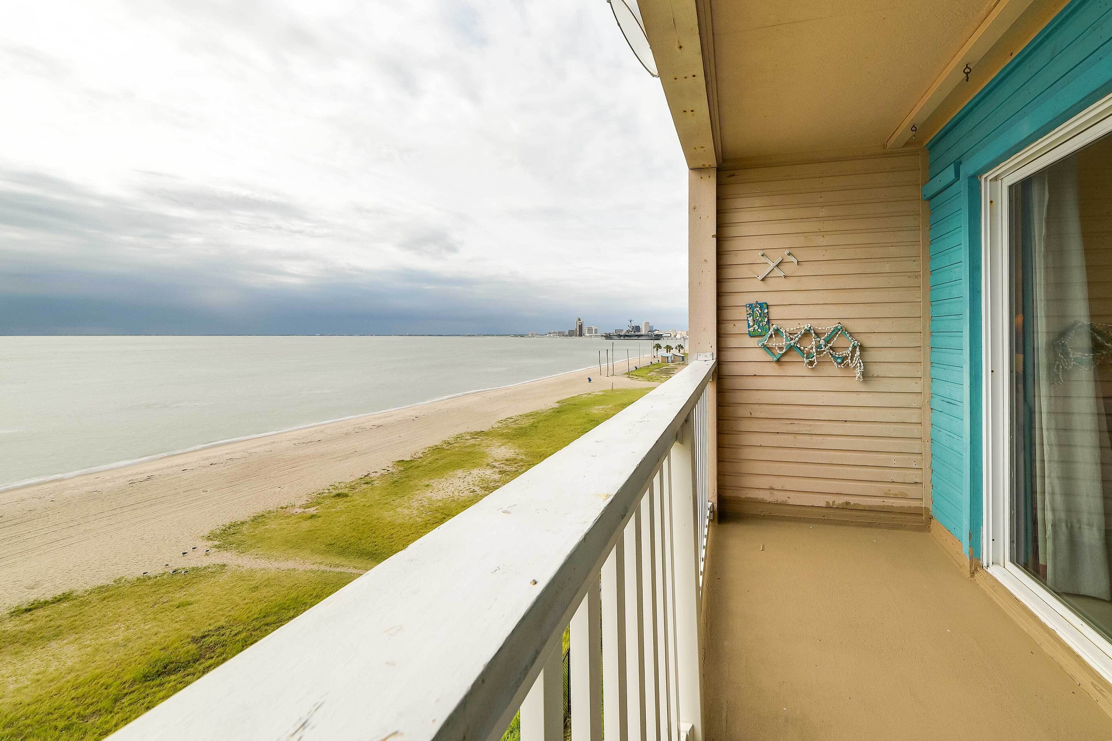 Cozy Beach View Getaway w/ Resort Amenities!