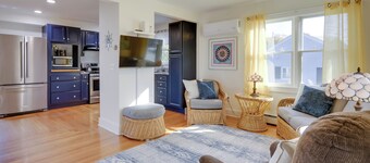 Cozy Historic Wakefield Home Close to Beaches