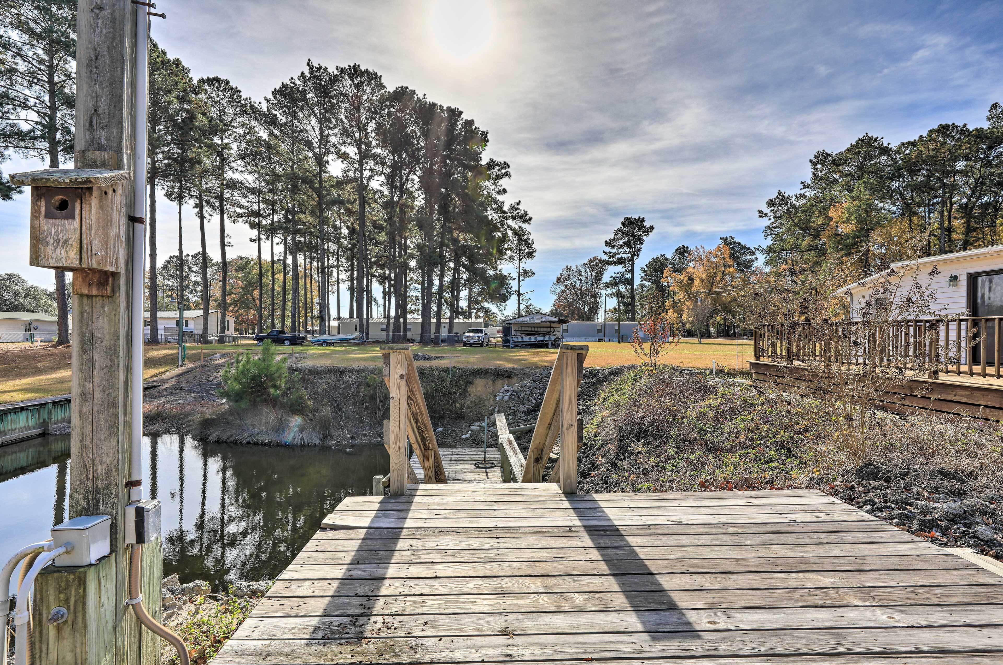 'cozy Cottage' w/ Shared Dock on Dawson Creek