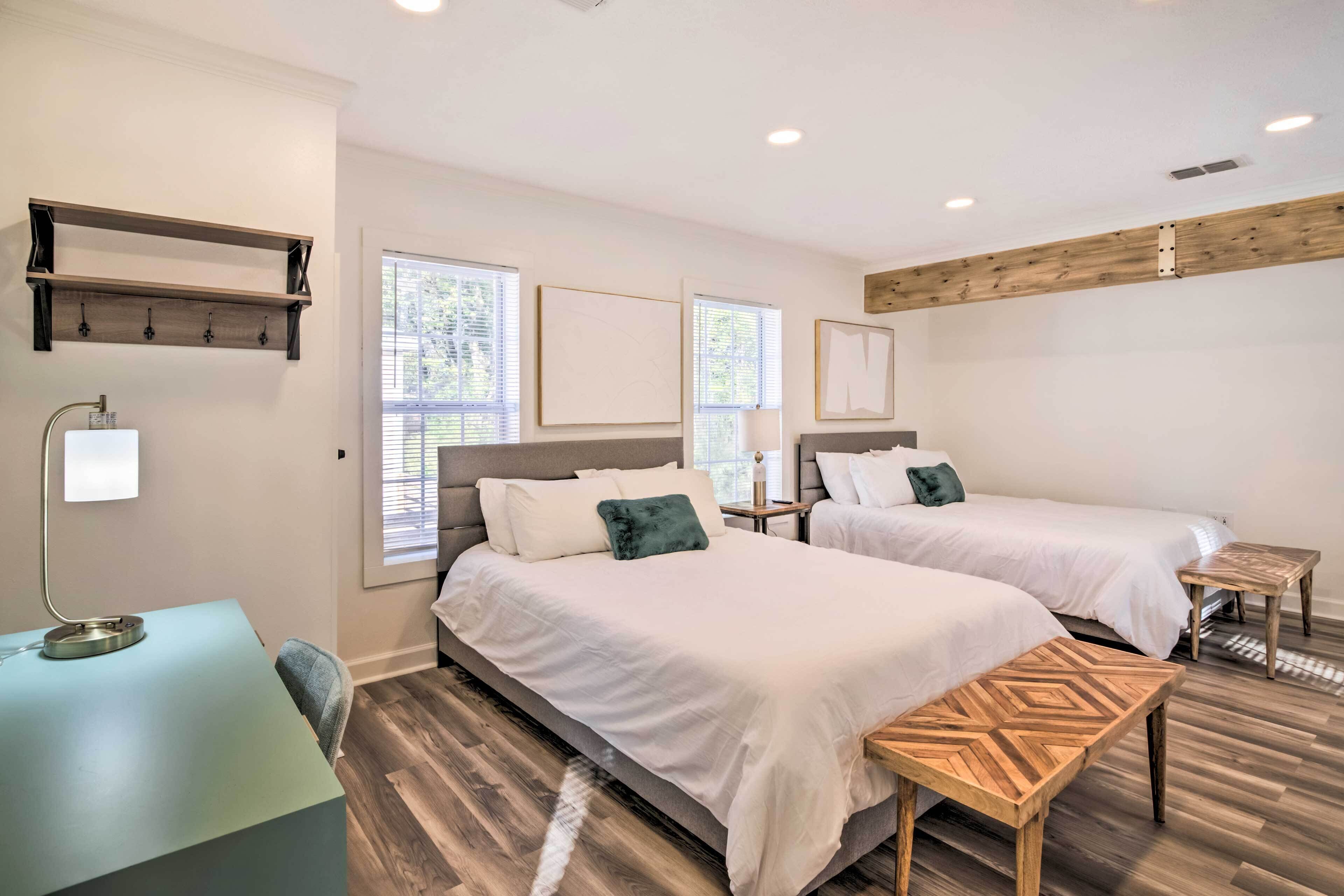 Chic Cottage Retreat w/ Grill, 2 Mi to Msu!