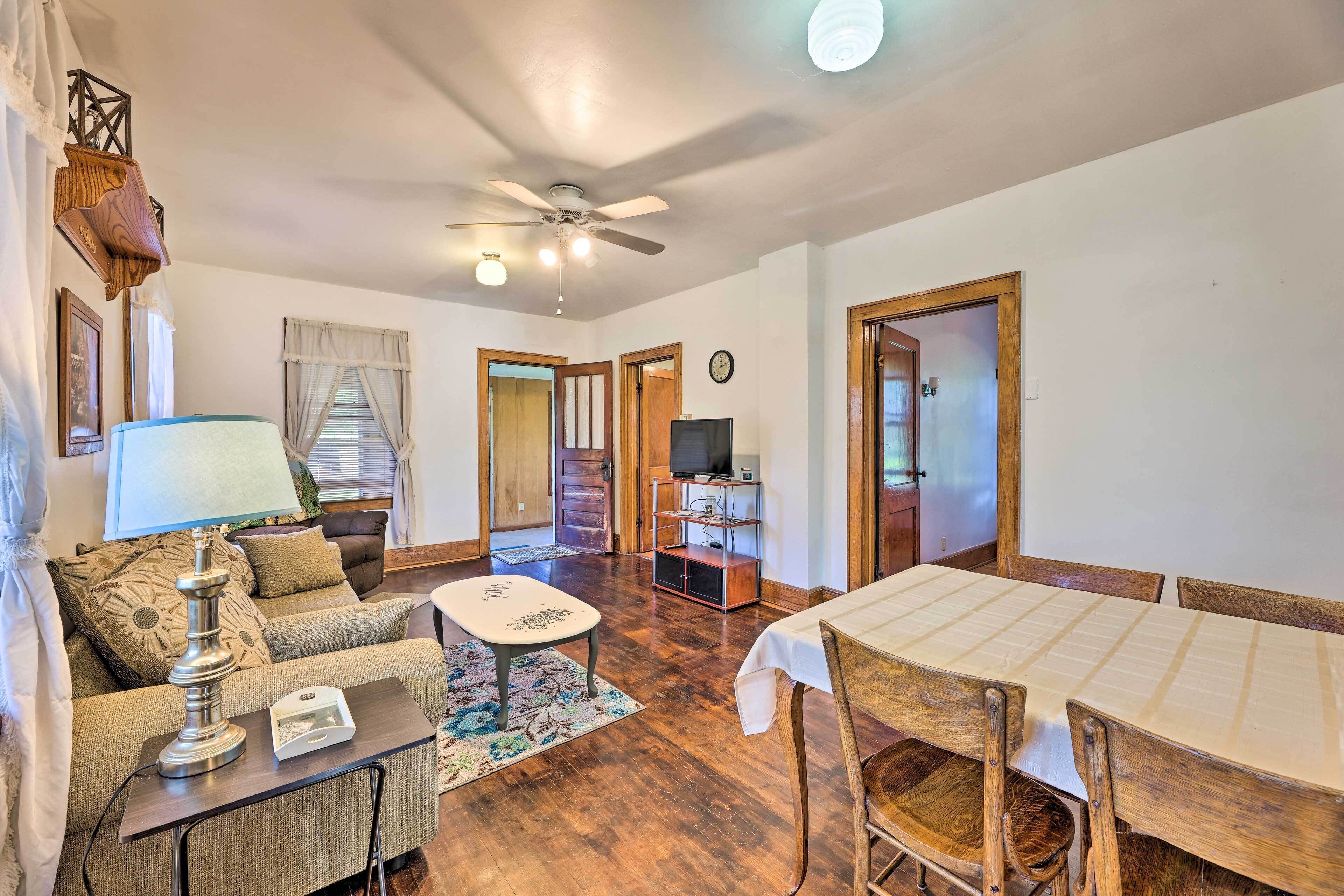 Cozy Marlinton Home: Fish, Hunt & Ski Nearby!