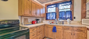 Family-friendly Marlinton Home: Walk Downtown!