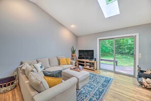 House (3 Bedrooms) | Interior - Cozy Whitehall Hideaway w/ Hot Tub + Chiminea! (Whitehall)