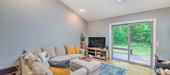 Cozy Whitehall Hideaway w/ Hot Tub + Chiminea!