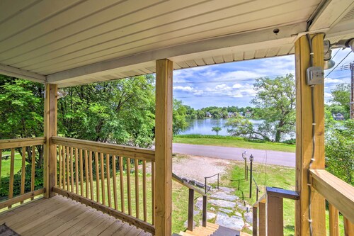 Cozy Ishpeming Cottage w/ Lake & Park Views!