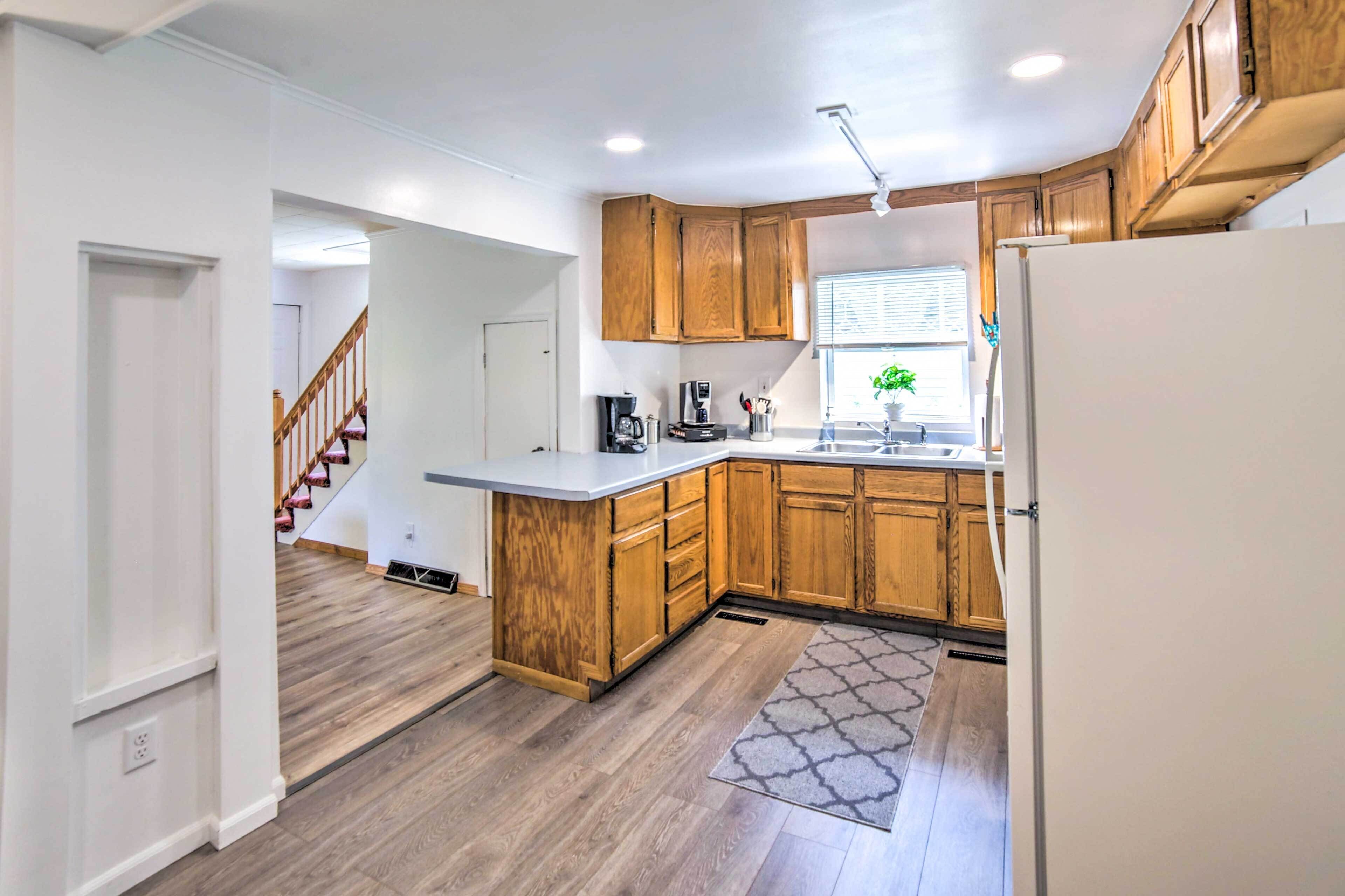 House (2 Bedrooms) | Private kitchen | Microwave, oven, stovetop, coffee/tea maker