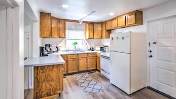 Rumah (2 Bedrooms) | Dapur pribadi | Microwave, oven, kompor, dan mesin pembuat kopi/teh