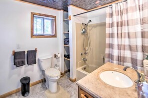 House (2 Bedrooms) | Bathroom