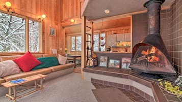 House (3 Bedrooms) | Front of property