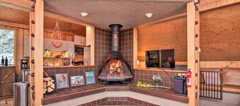 Walk to Ski Trails: Ludlow Home on Okemo Mountain!