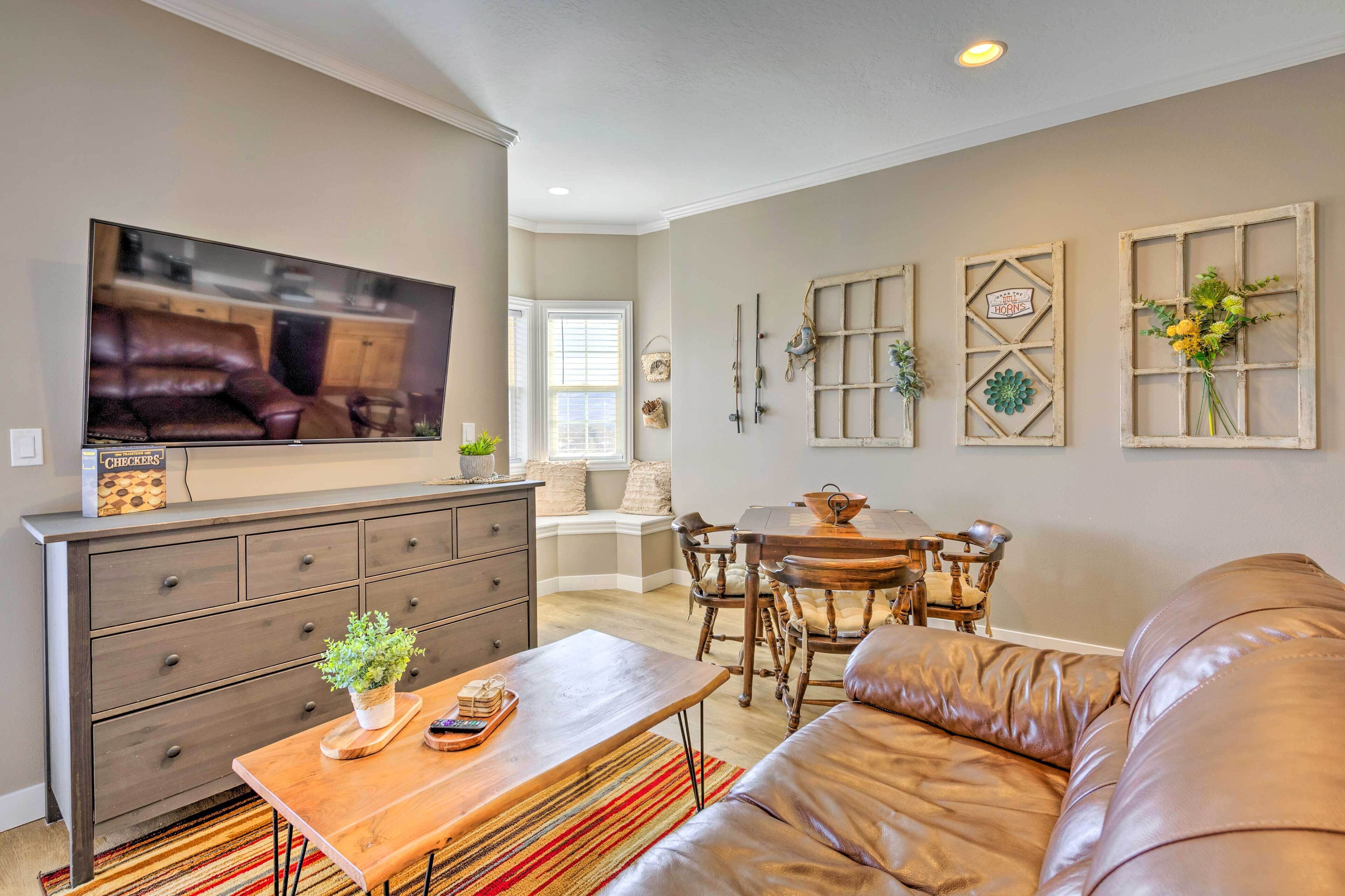 Cozy Midway Retreat w/ Balcony & Mountain Views!