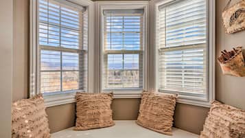 Apartment (0 Bedroom) | Interior