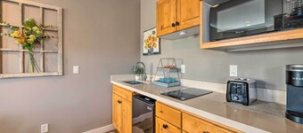 Large, Cozy Midway Studio w/ Mountain Views!