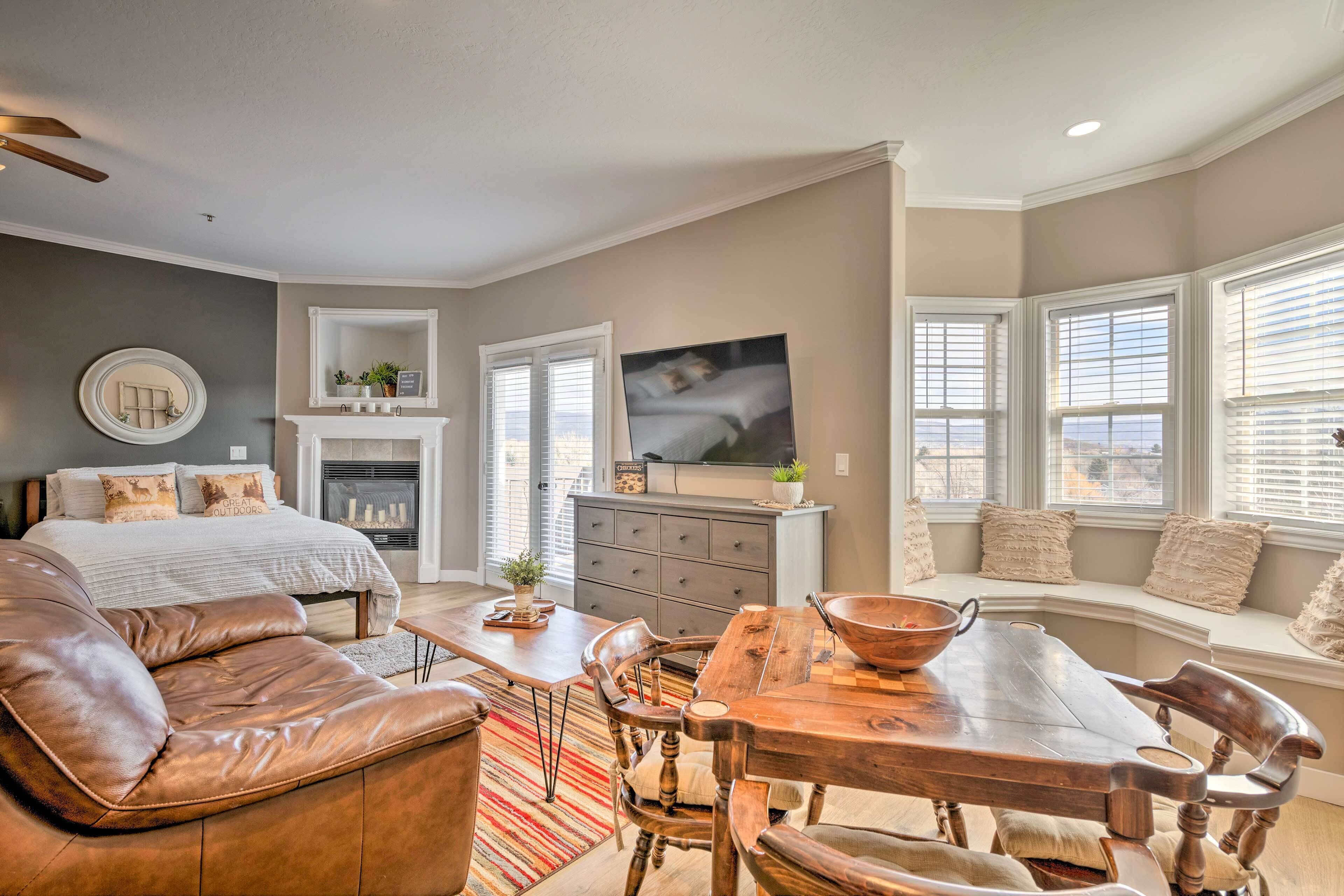 Cozy Midway Retreat w/ Balcony & Mountain Views!