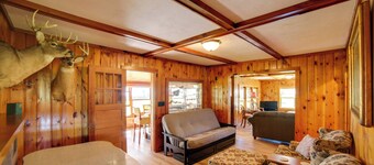600' of Green Bay Frontage & Dock: Cozy Cottage