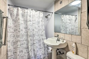 House (3 Bedrooms) | Interior - Cozy Milwaukee Home: 3 Mi to Whitefish Bay! (Milwaukee)