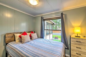 House (3 Bedrooms) | 3 bedrooms, iron/ironing board, free cribs/infant beds, bed sheets - Cozy Sherrodsville Home: Walk to Lake Atwood! (Sherrodsville)