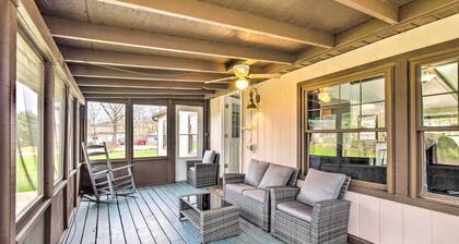 Cozy Sherrodsville Home: Walk to Lake Atwood!