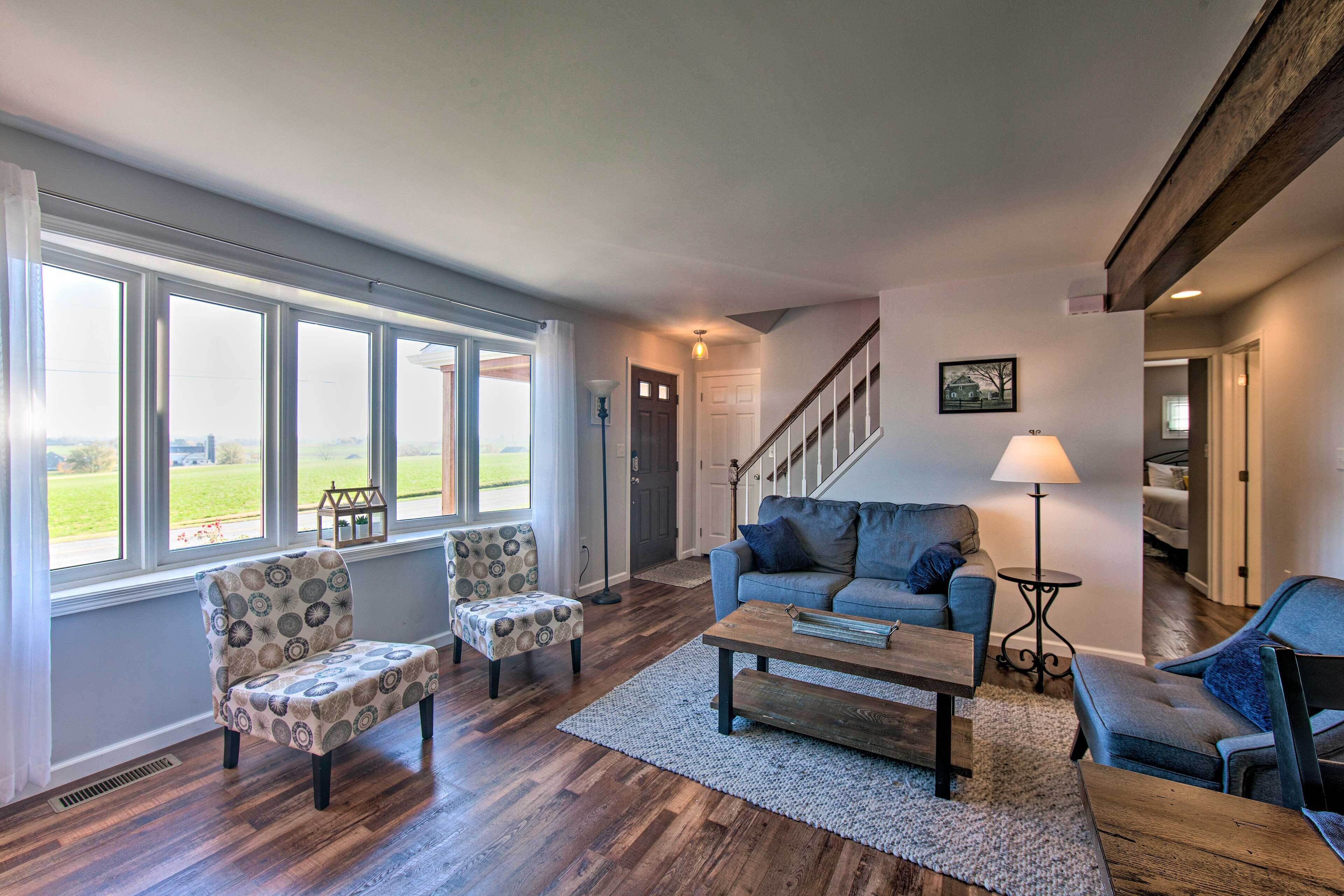 Family Home W/sunroom & Hot Tub, 12mi to Lancaster