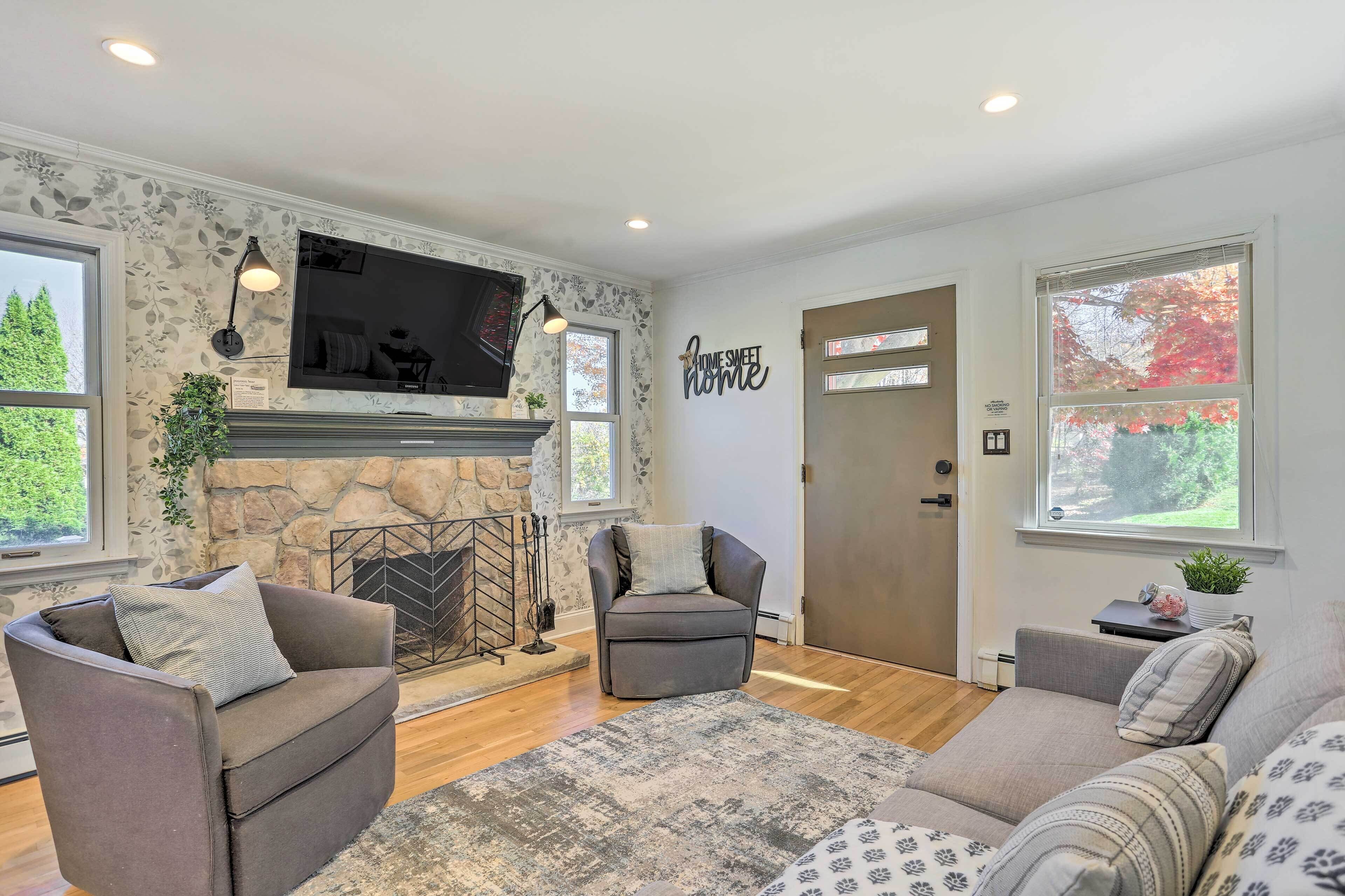 Delightful Home w/ Fire Pit, Walk to Lake!