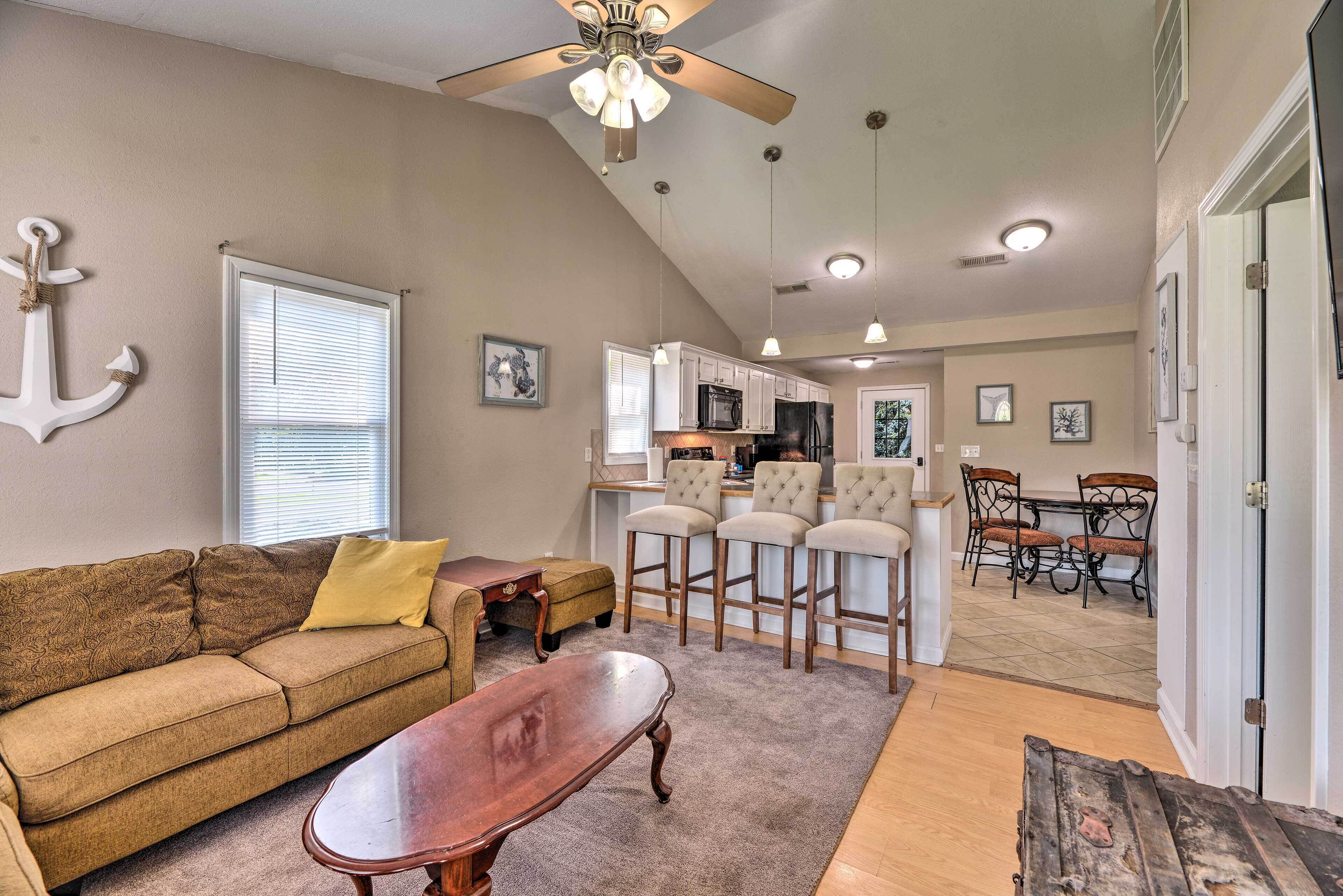 Cozy Pantego Cottage ~ 5 Miles to Belhaven!