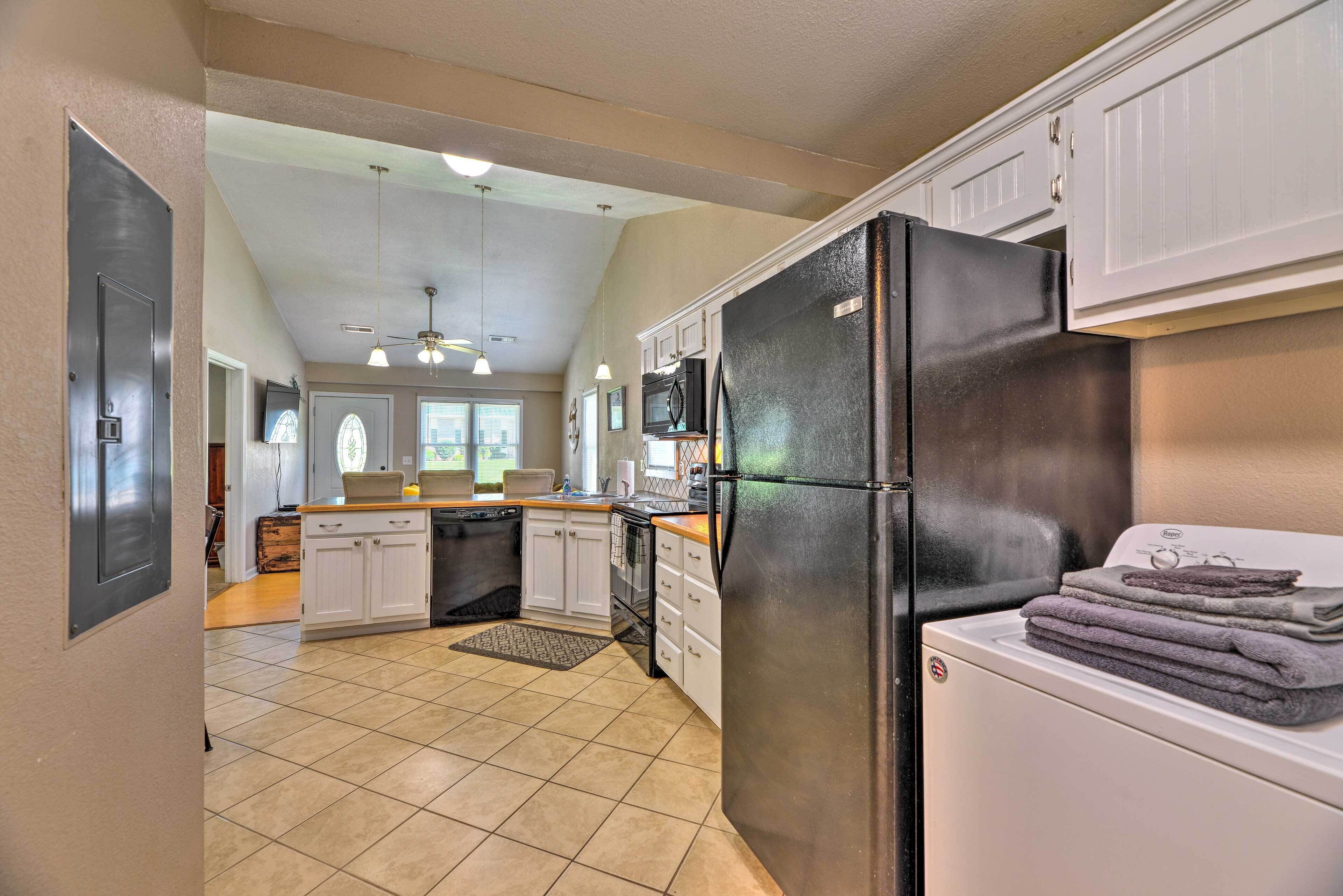 Cozy Pantego Cottage ~ 5 Miles to Belhaven!